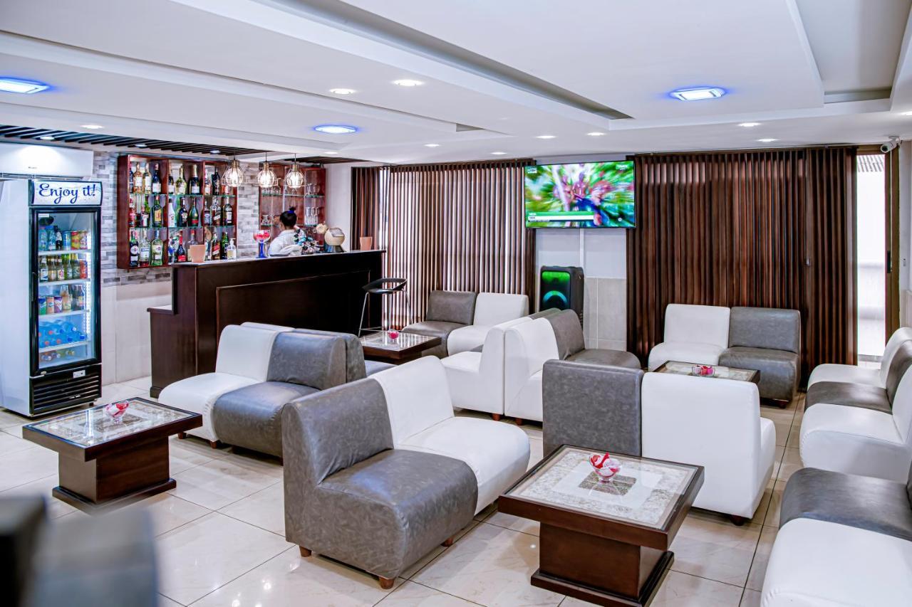 Serena Hotel Дуала Екстериор снимка