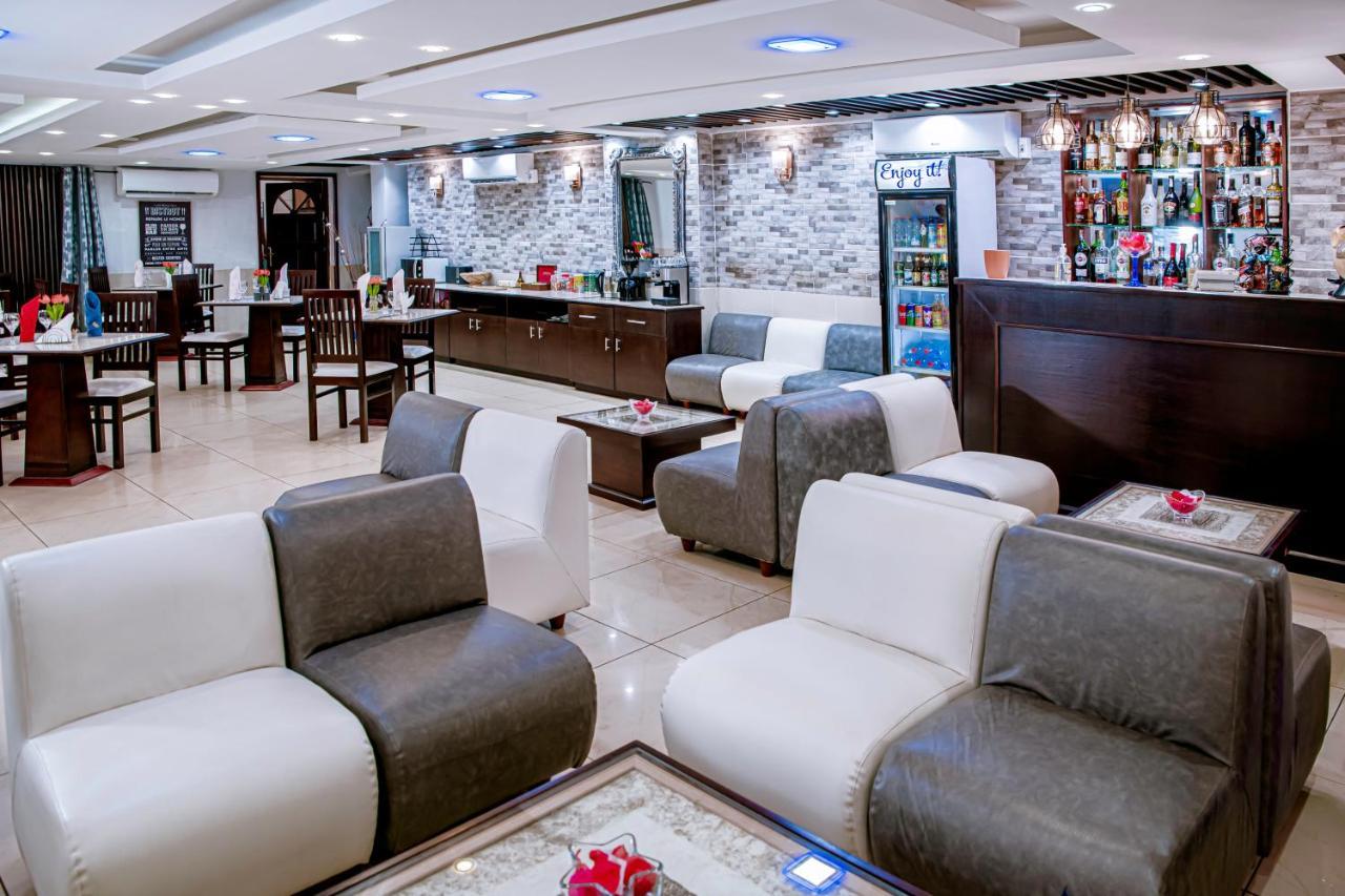 Serena Hotel Дуала Екстериор снимка