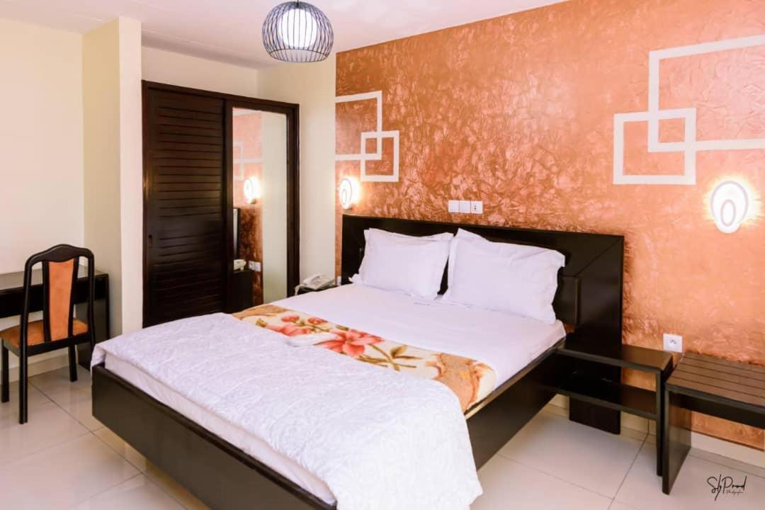 Serena Hotel Дуала Екстериор снимка