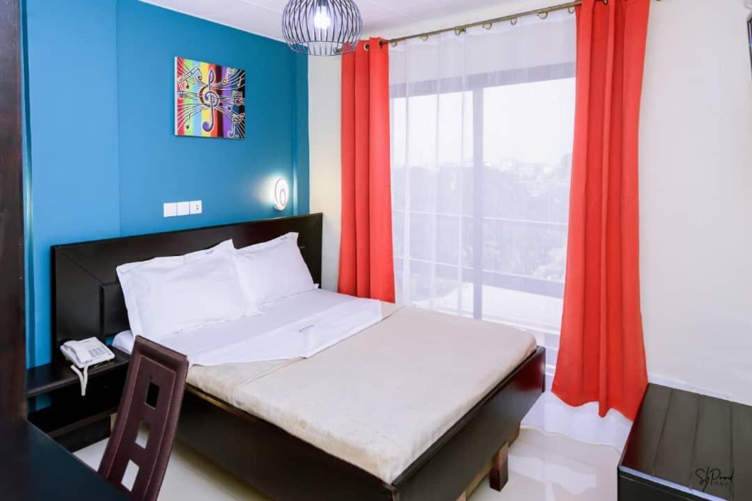 Serena Hotel Дуала Екстериор снимка