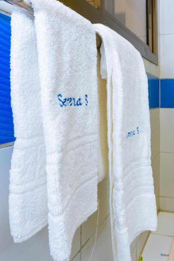 Serena Hotel Дуала Екстериор снимка