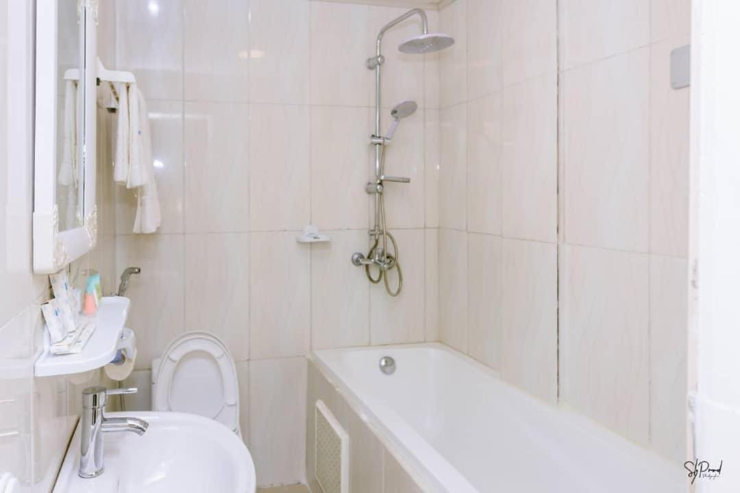 Serena Hotel Дуала Екстериор снимка